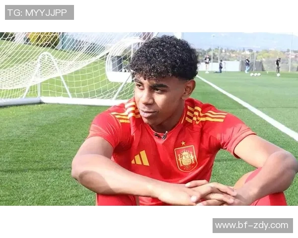 欧洲足球明星亲自颁发金牌助力年轻运动员梦想成真